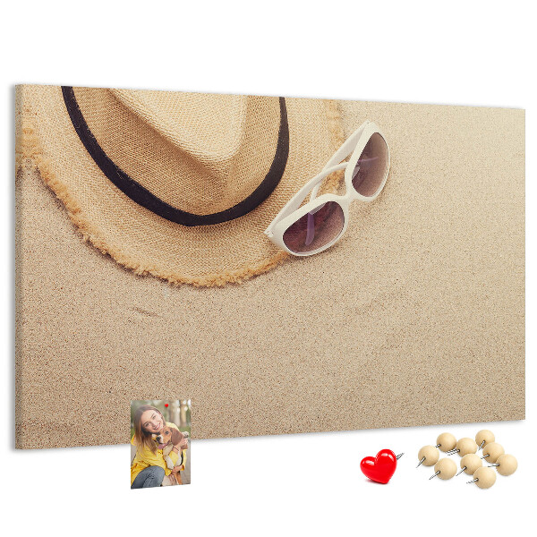 Tablero de corcho decorativo con diseño de playa y gafas de sol para un ambiente veraniego