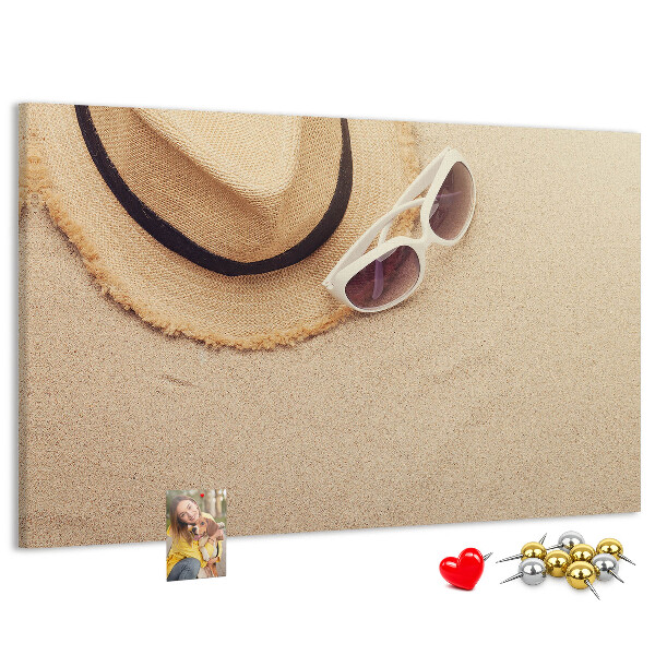 Tablero de corcho decorativo con diseño de playa y gafas de sol para un ambiente veraniego