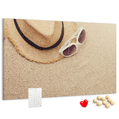 Tablero de corcho decorativo con diseño de playa y gafas de sol para un ambiente veraniego