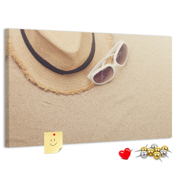 Tablero de corcho decorativo con diseño de playa y gafas de sol para un ambiente veraniego