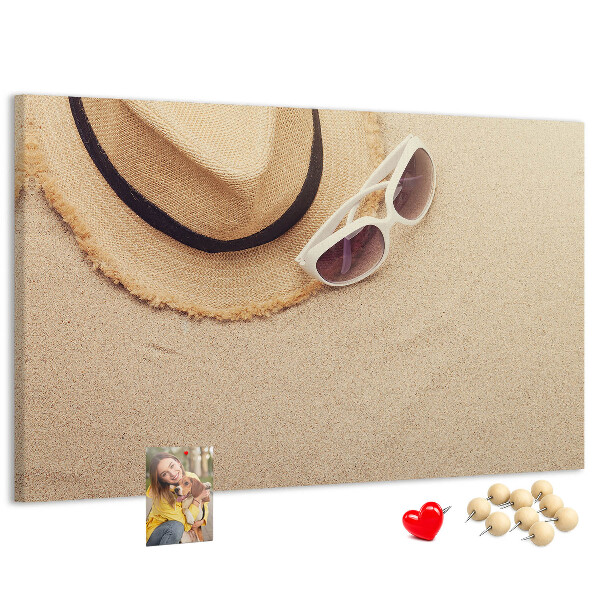 Tablero de corcho decorativo con diseño de playa y gafas de sol para un ambiente veraniego