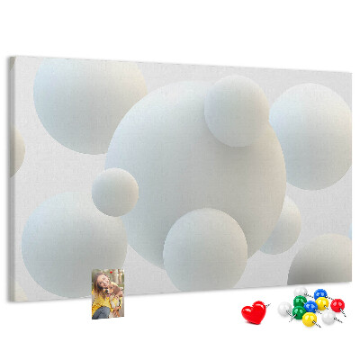 Tablero de anuncios bolas blancas sobre fondo claro