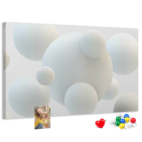 Tablero de anuncios bolas blancas sobre fondo claro