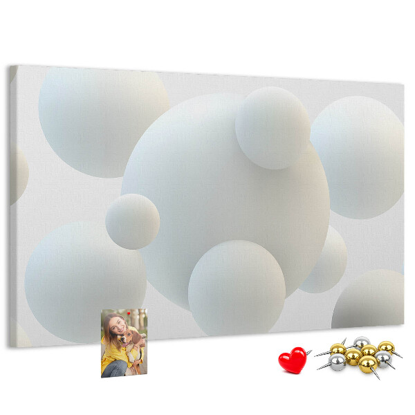Tablero de anuncios bolas blancas sobre fondo claro