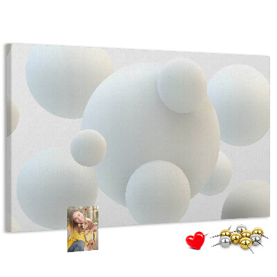 Tablero de anuncios bolas blancas sobre fondo claro