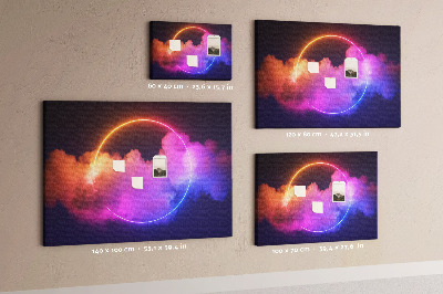 Pizarra de corcho con diseño de nubes coloridas y círculo de neón