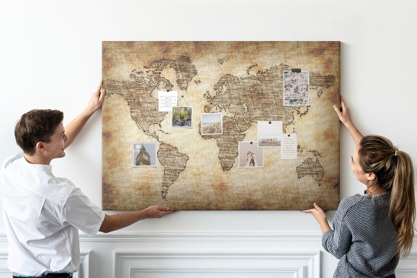 Tablero de anuncios con diseño de mapa del mundo antiguo sobre fondo de lienzo