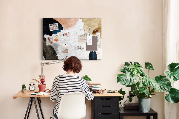 Tablero de corcho decorativo con diseño de manchas abstractas en tonos apagados
