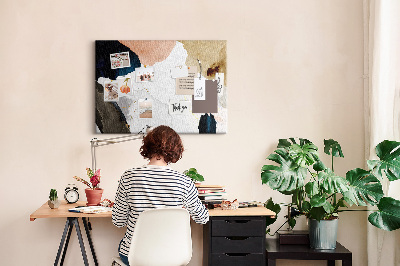 Tablero de corcho decorativo con diseño de manchas abstractas en tonos apagados