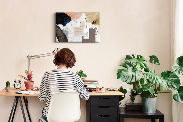 Tablero de corcho decorativo con diseño de manchas abstractas en tonos apagados
