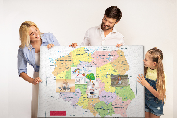 Tablero de anuncios mapa de Polonia con los voivodatos coloreados