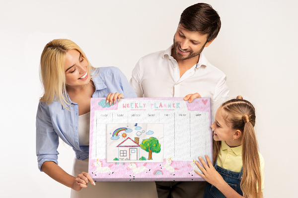 Pizarra de corcho planificador semanal con diseño de unicornios y arcoíris