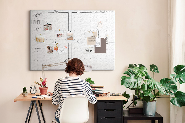 Tablero de corcho decorado con diseño de cuadrícula para organizar el tiempo