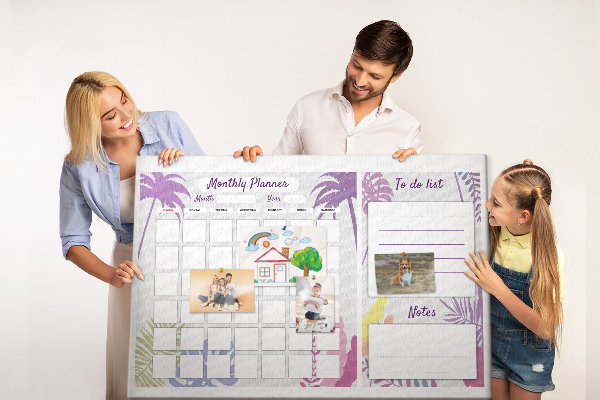 Tablero de anuncios calendario mensual con diseño de plantas tropicales
