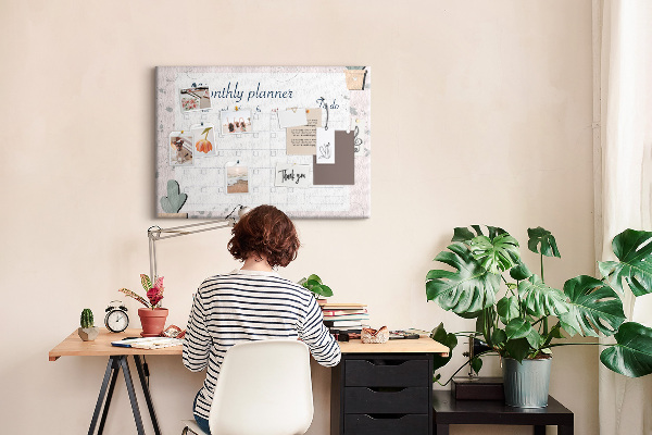 Pizarra de corcho con diseño de agenda mensual y motivos de plantas