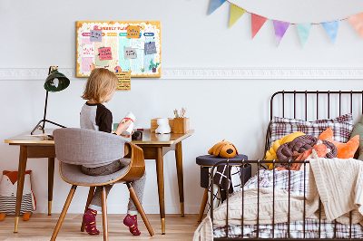 Tablero de corcho decorado agenda semanal con motivos escolares coloridos