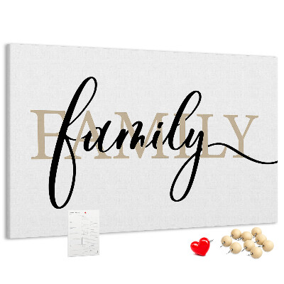Pizarra de corcho con elegante inscripción familia sobre fondo blanco