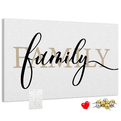 Pizarra de corcho con elegante inscripción familia sobre fondo blanco