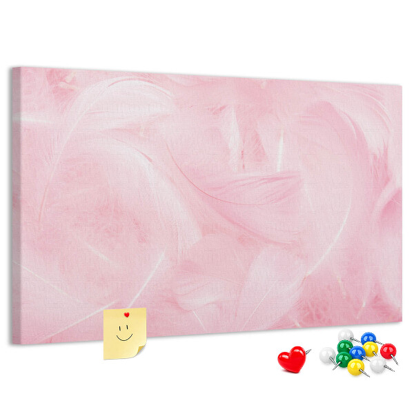 Tablero de anuncios con diseño de delicadas plumas rosas sobre el fondo