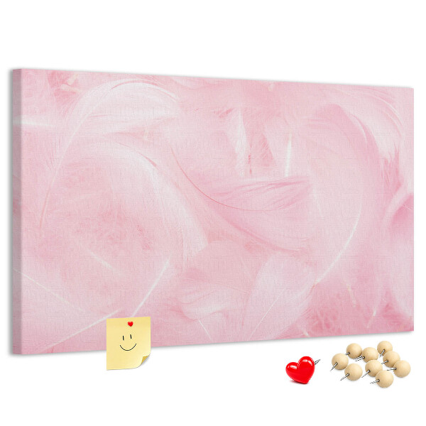 Tablero de anuncios con diseño de delicadas plumas rosas sobre el fondo