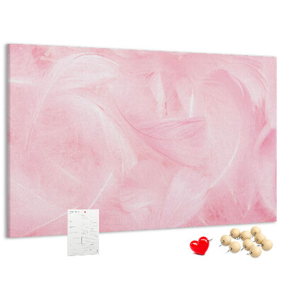 Tablero de anuncios con diseño de delicadas plumas rosas sobre el fondo