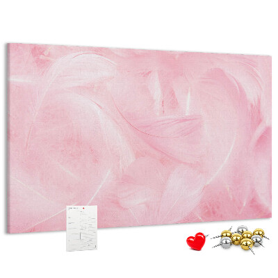 Tablero de anuncios con diseño de delicadas plumas rosas sobre el fondo