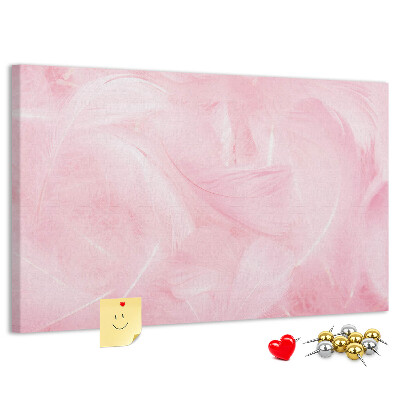 Tablero de anuncios con diseño de delicadas plumas rosas sobre el fondo