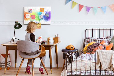 Tablero de corcho decorado con diseño de destellos coloridos en arcoíris