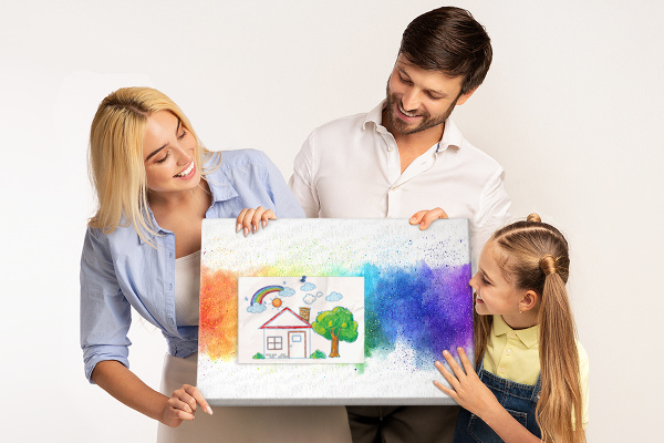 Tablero de corcho decorado con diseño de destellos coloridos en arcoíris