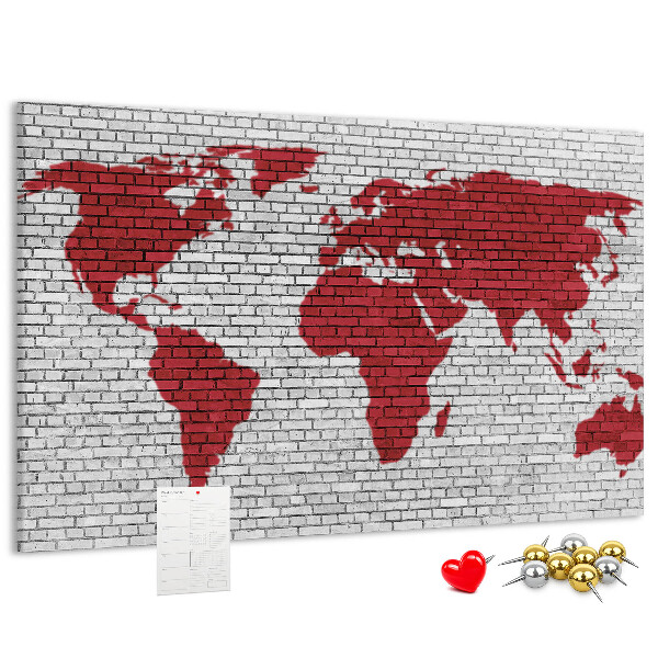 Tablero de corcho decorativo con diseño de contorno rojo del mundo sobre pared de ladrillos