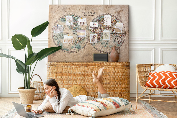 Tablero de corcho decorativo mapa del mundo antiguo con contornos de colores