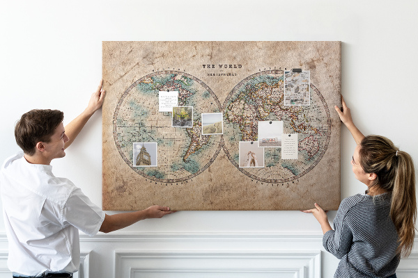 Tablero de corcho decorativo mapa del mundo antiguo con contornos de colores