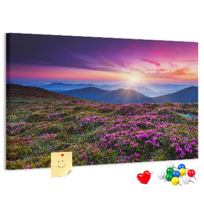 Pizarra de corcho con diseño de paisaje montañoso al atardecer
