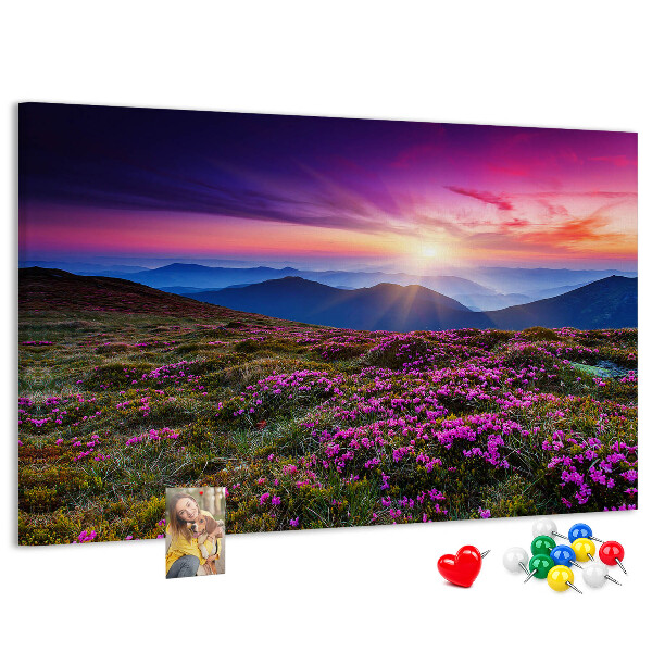 Pizarra de corcho con diseño de paisaje montañoso al atardecer