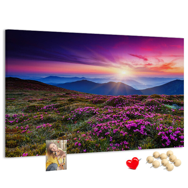 Pizarra de corcho con diseño de paisaje montañoso al atardecer