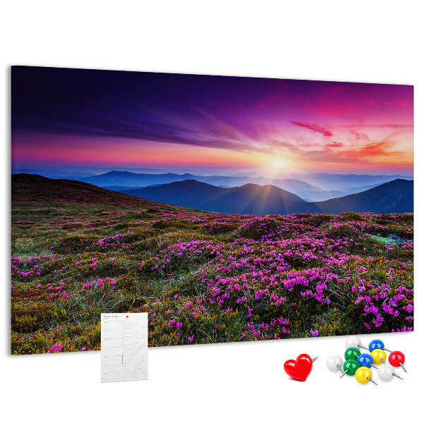 Pizarra de corcho con diseño de paisaje montañoso al atardecer