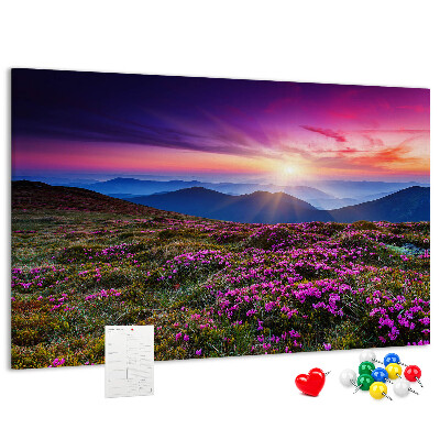 Pizarra de corcho con diseño de paisaje montañoso al atardecer