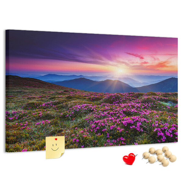 Pizarra de corcho con diseño de paisaje montañoso al atardecer
