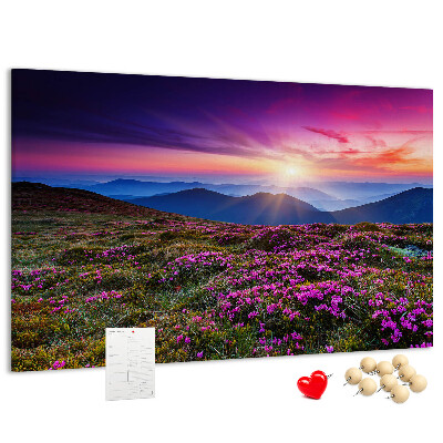 Pizarra de corcho con diseño de paisaje montañoso al atardecer