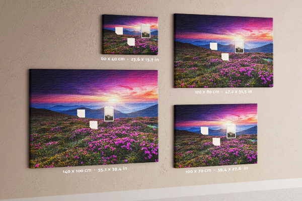 Pizarra de corcho con diseño de paisaje montañoso al atardecer