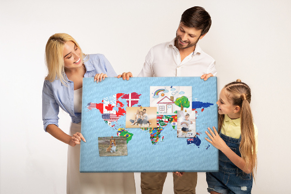Tablero de corcho decorado mapa del mundo con banderas de países