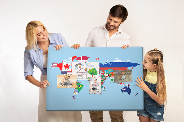 Tablero de corcho decorado mapa del mundo con banderas de países