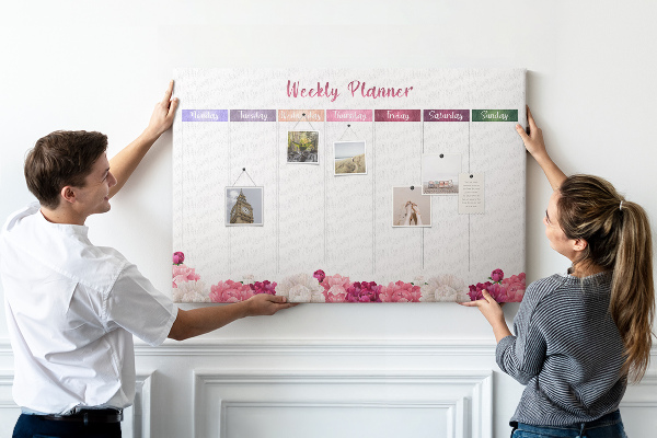 Tablero de anuncios agenda semanal con diseño floral