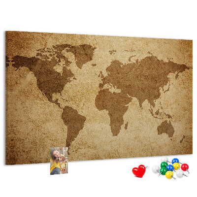 Tablero de corcho decorado mapa del mundo antiguo sobre fondo de bronce