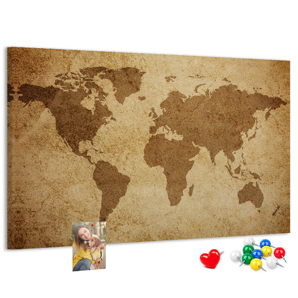 Tablero de corcho decorado mapa del mundo antiguo sobre fondo de bronce