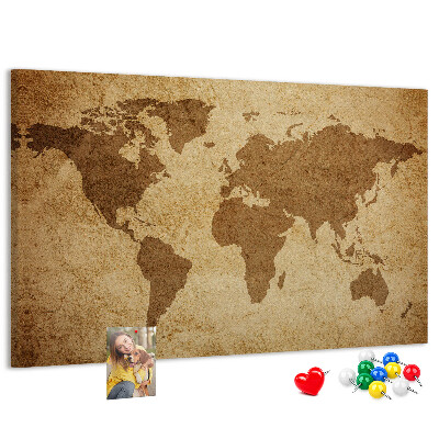 Tablero de corcho decorado mapa del mundo antiguo sobre fondo de bronce