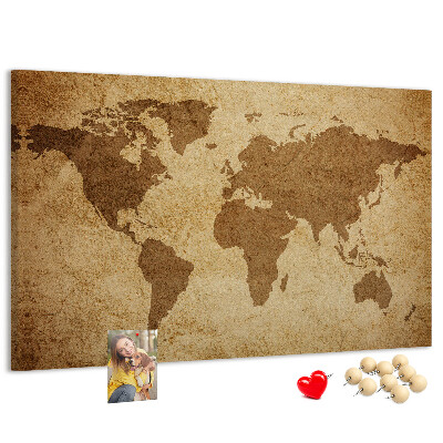 Tablero de corcho decorado mapa del mundo antiguo sobre fondo de bronce