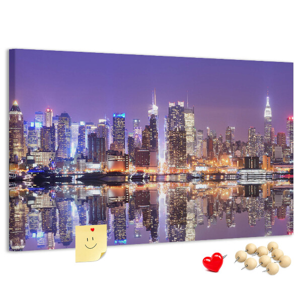 Tablero de corcho decorativo panorama nocturno de ciudad con reflejo en el agua