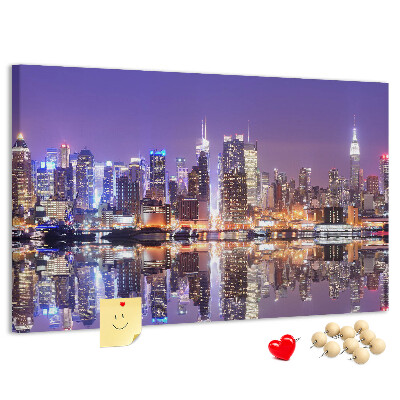 Tablero de corcho decorativo panorama nocturno de ciudad con reflejo en el agua