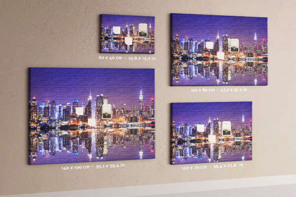 Tablero de corcho decorativo panorama nocturno de ciudad con reflejo en el agua